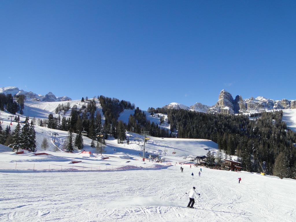 Garni Irsara Hotel San Cassiano  Bagian luar foto