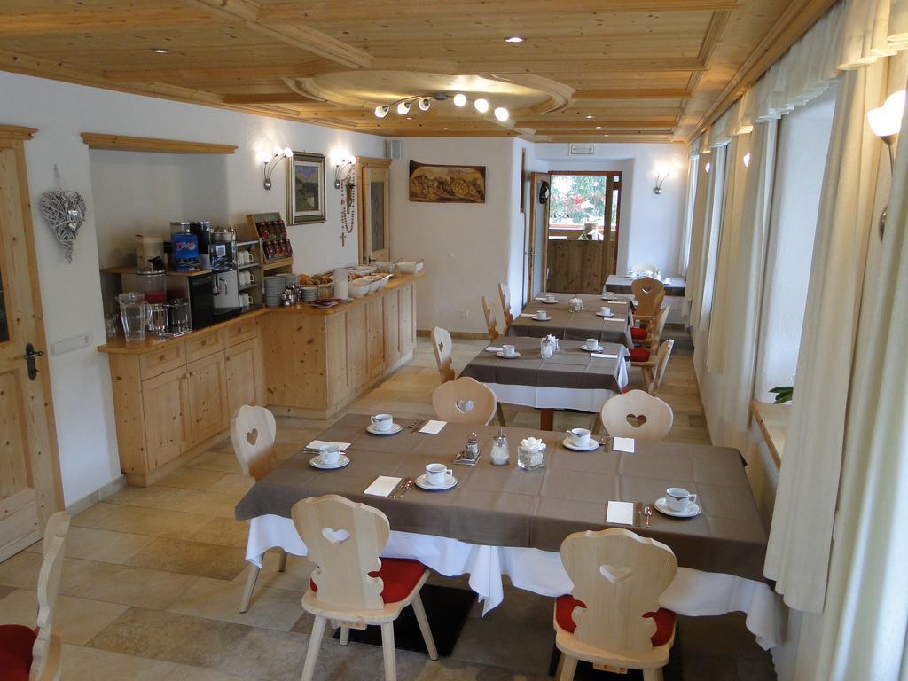 Garni Irsara Hotel San Cassiano  Bagian luar foto