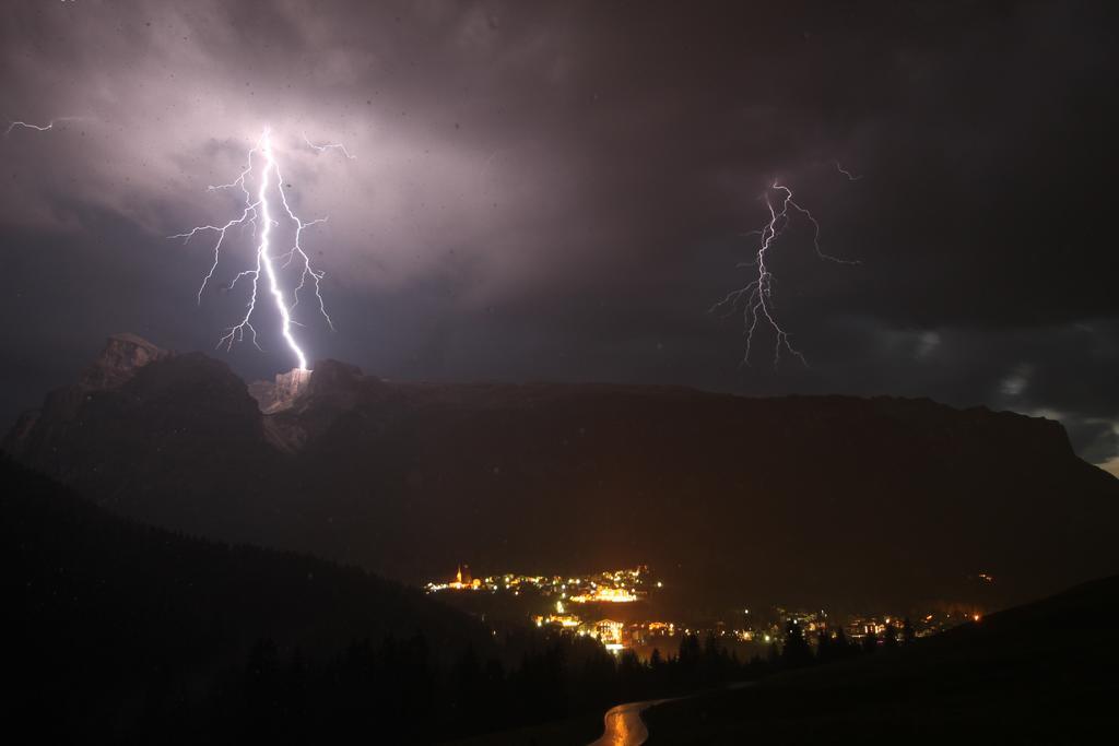 Garni Irsara Hotel San Cassiano  Bagian luar foto