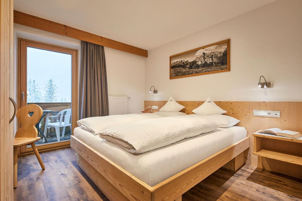 Garni Irsara Hotel San Cassiano  Bagian luar foto