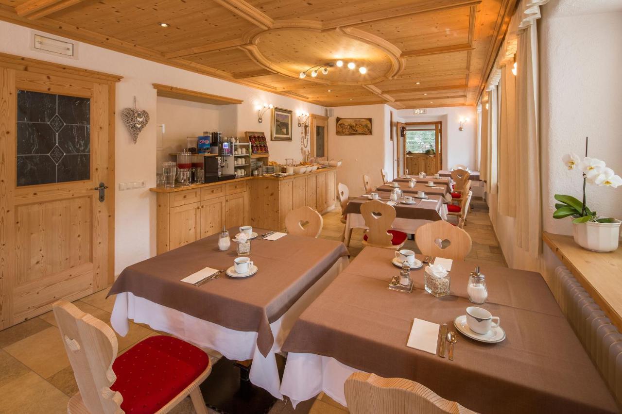 Garni Irsara Hotel San Cassiano  Bagian luar foto